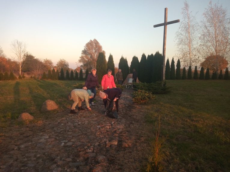 Bartenstein – Sie erinnern an die Opfer des Typhus