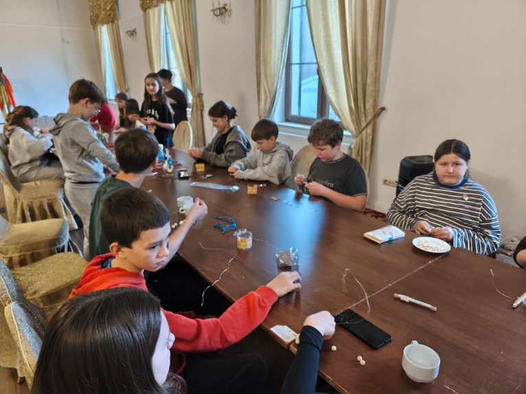 Bericht über „Advent Workshops für Kinder und Jugendliche 2025“